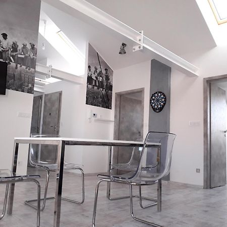 8X8 Tetoter Apartman Szeged Luaran gambar