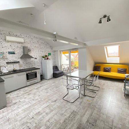 8X8 Tetoter Apartman Szeged Luaran gambar