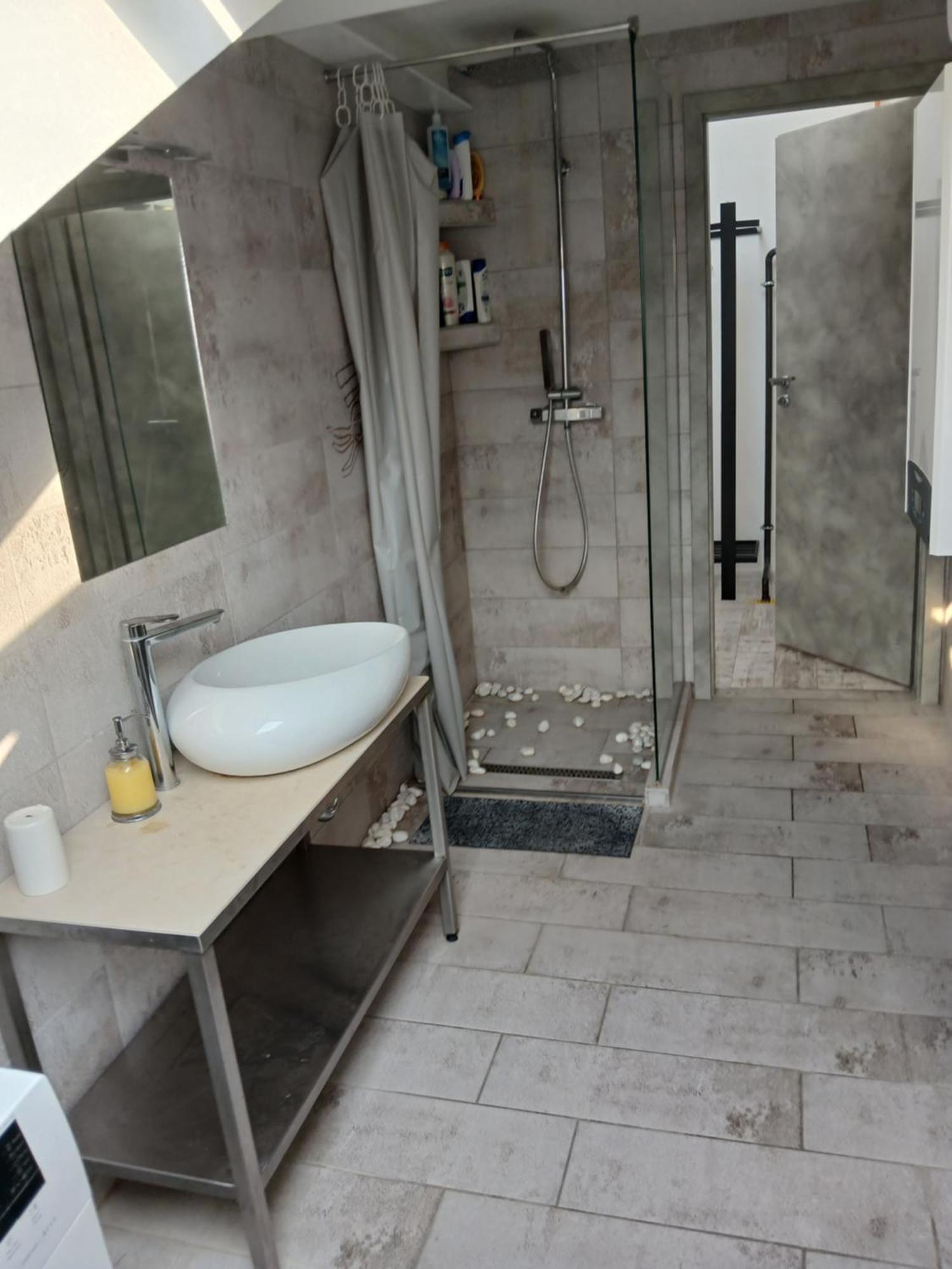 8X8 Tetoter Apartman Szeged Luaran gambar