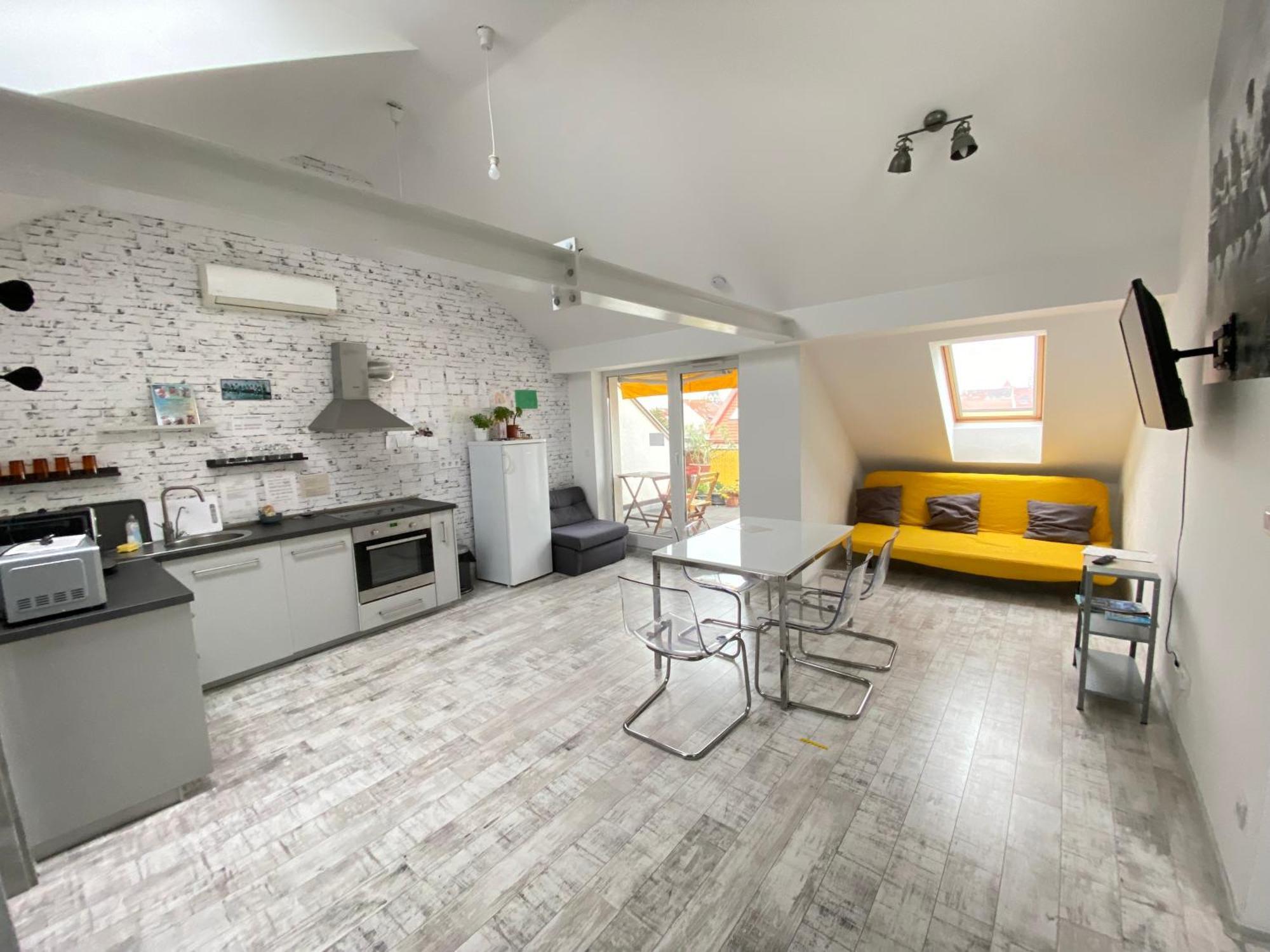 8X8 Tetoter Apartman Szeged Luaran gambar