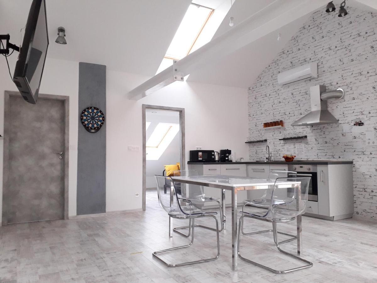 8X8 Tetoter Apartman Szeged Luaran gambar